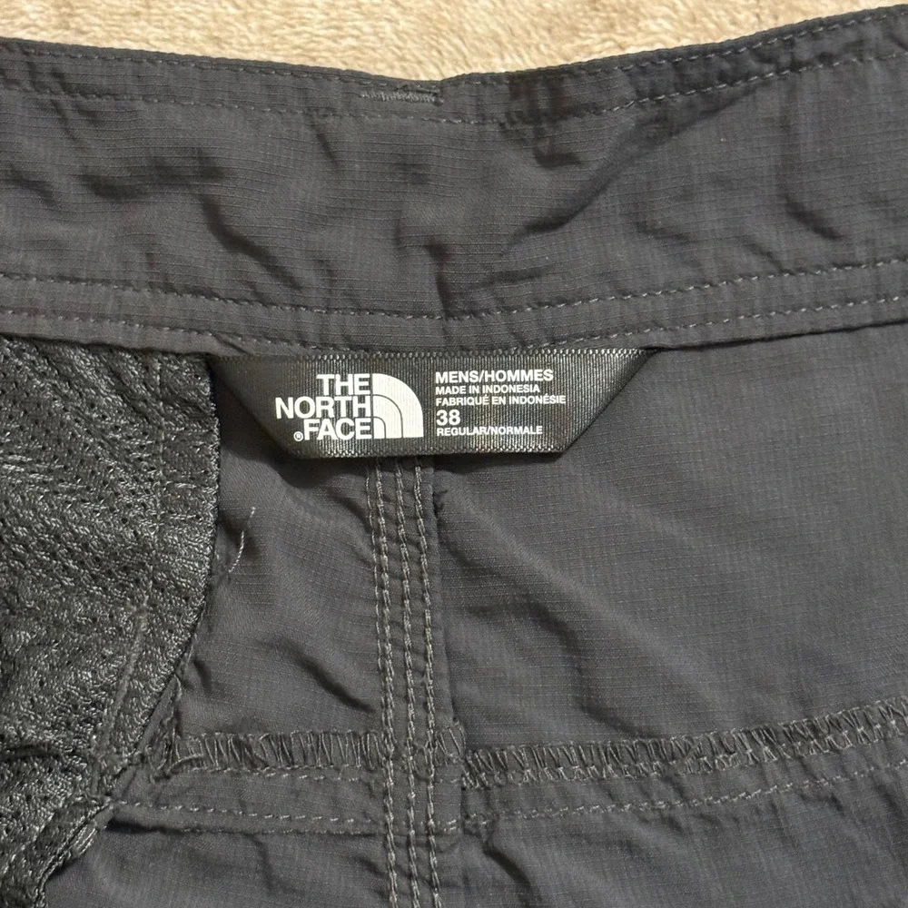 The North Face Mens Grey Nylon Hiking Cargo Shorts Size 38